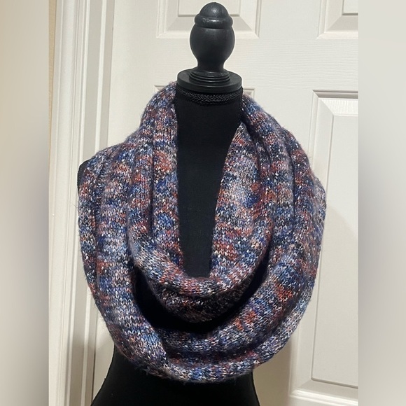 LOFT INFINITY SWEATER KNIT SCARF BLUE PINK CONFETTI METALLIC COLOR. - Picture 4 of 6
